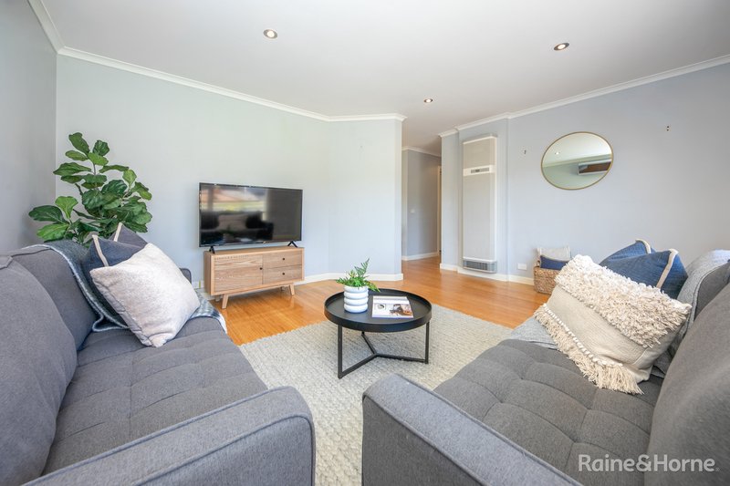 Photo - 9 Lister Crescent, Sunbury VIC 3429 - Image 4