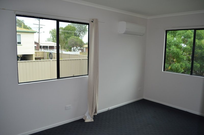 Photo - 9 Little Street, Emerald QLD 4720 - Image 11