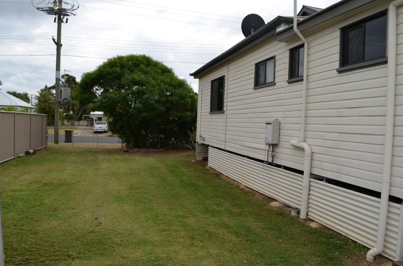 Photo - 9 Little Street, Emerald QLD 4720 - Image 21