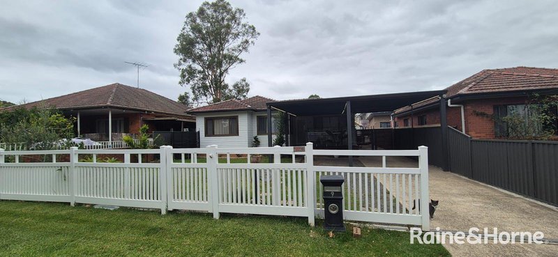 9 Lochee Avenue, Minto NSW 2566