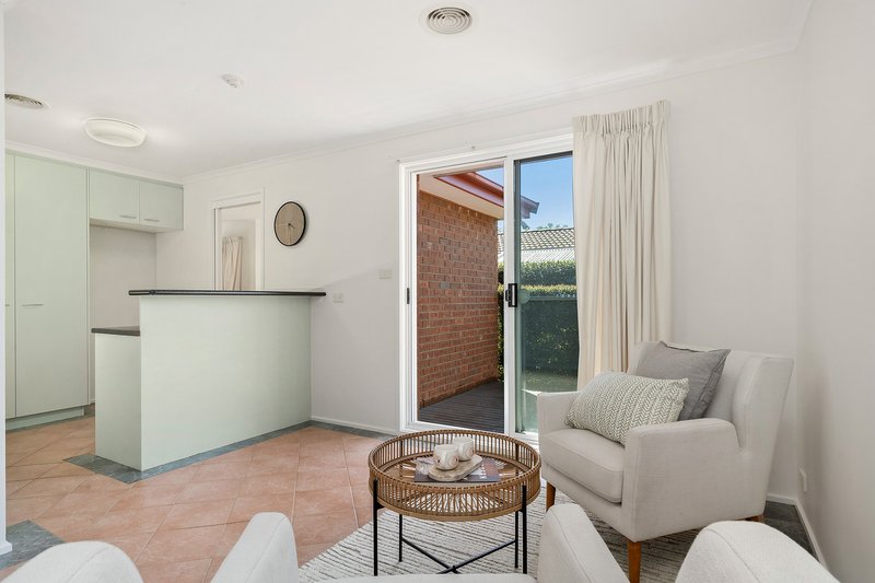 Photo - 9 Lockhart Place, Amaroo ACT 2914 - Image 4