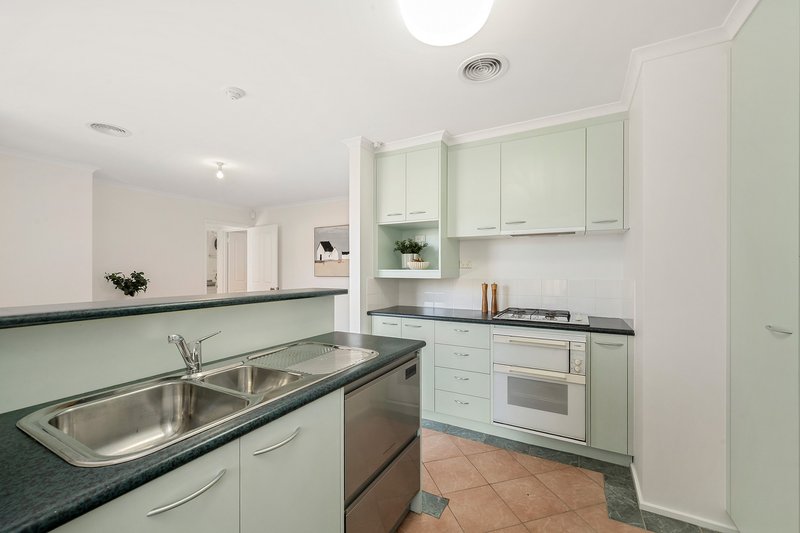Photo - 9 Lockhart Place, Amaroo ACT 2914 - Image 5