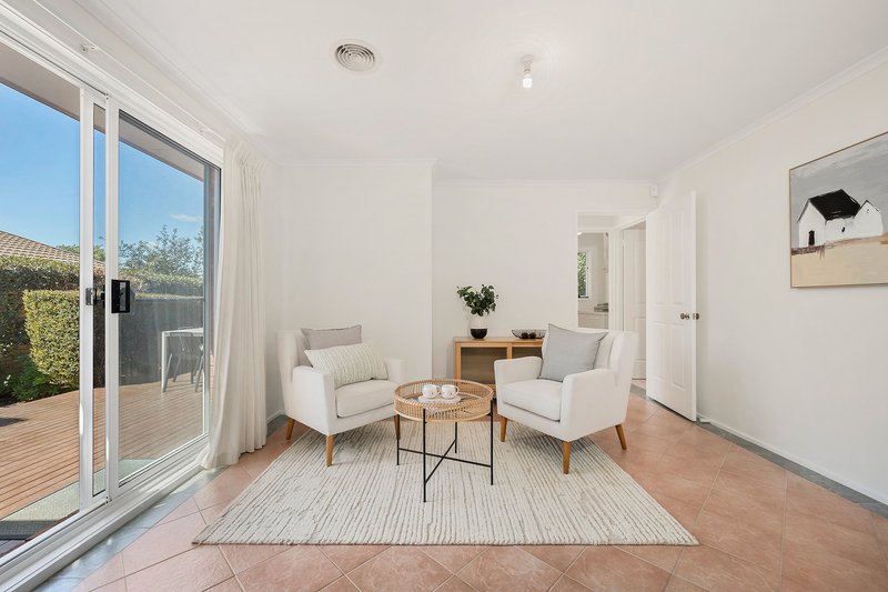 Photo - 9 Lockhart Place, Amaroo ACT 2914 - Image 6