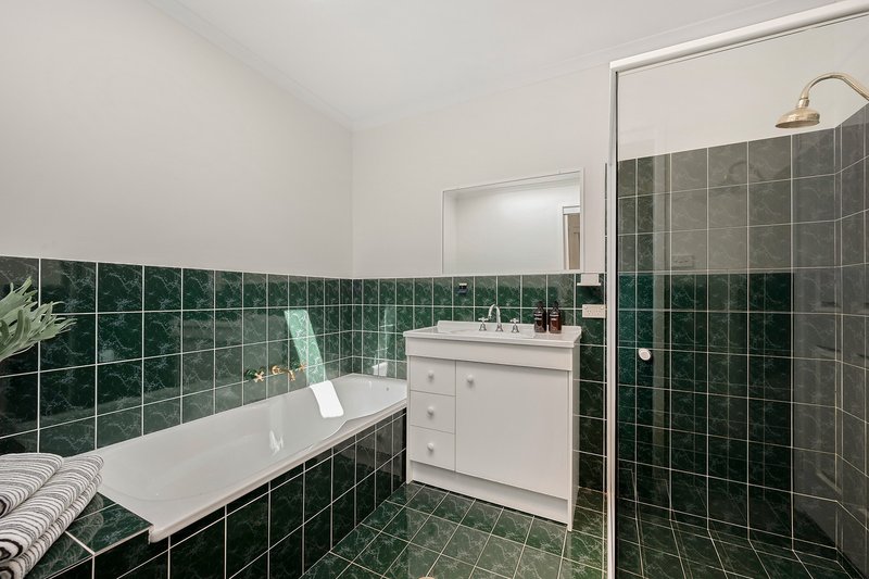 Photo - 9 Lockhart Place, Amaroo ACT 2914 - Image 10