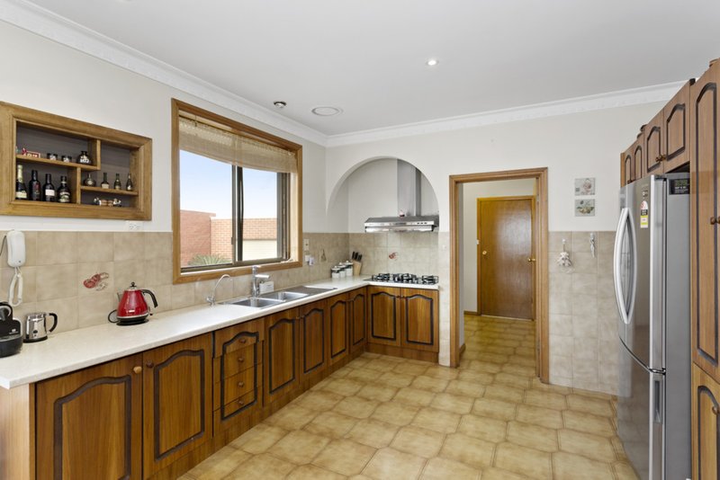 Photo - 9 Lockwood Grove, Thomastown VIC 3074 - Image 3