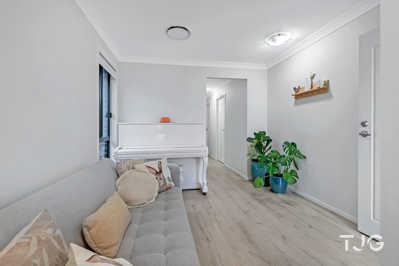 Photo - 9 Longmeadow Parkway, Box Hill NSW 2765 - Image 2