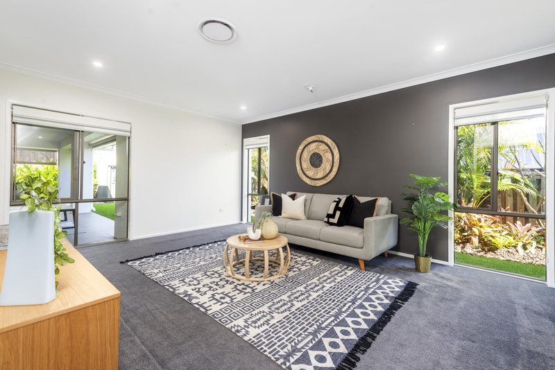 Photo - 9 Looby Crescent, Pimpama QLD 4209 - Image 9