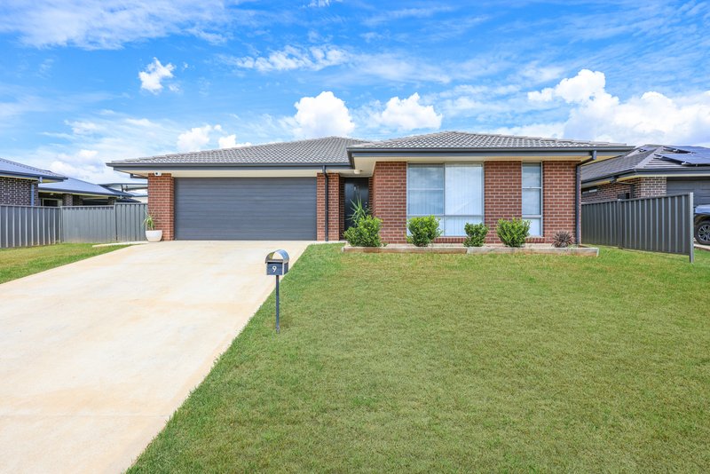 Photo - 9 Lorikeet Drive, Tamworth NSW 2340 - Image 1