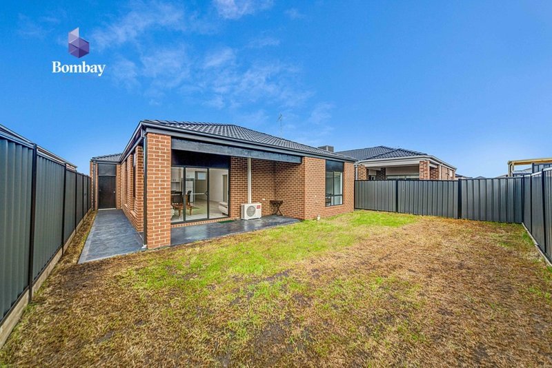 Photo - 9 Loudon Circuit, Craigieburn VIC 3064 - Image 14