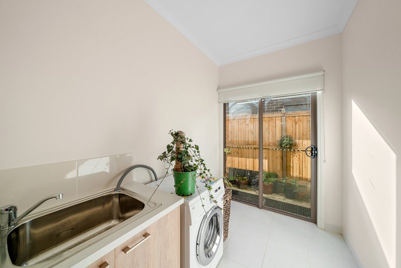 Photo - 9 Louisville Drive, Thornhill Park VIC 3335 - Image 9