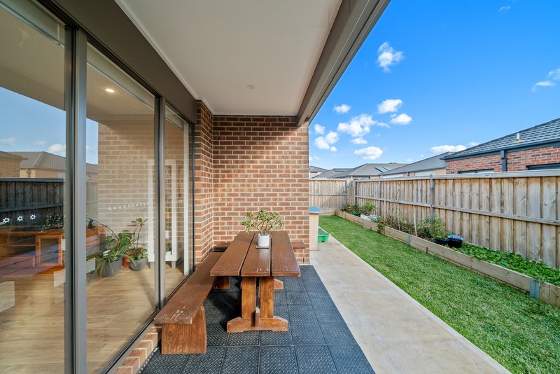 Photo - 9 Louisville Drive, Thornhill Park VIC 3335 - Image 18