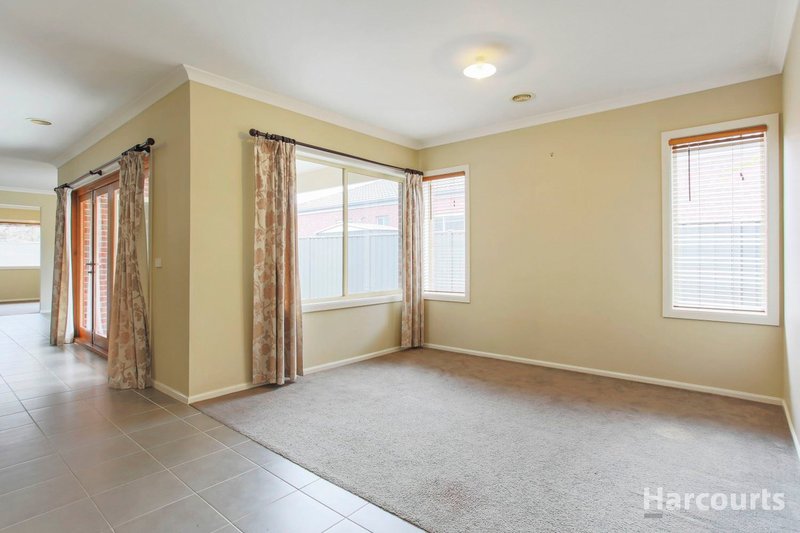 Photo - 9 Lumina Avenue, Cranbourne North VIC 3977 - Image 4