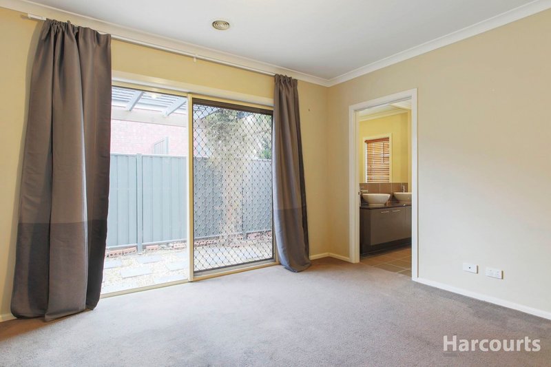 Photo - 9 Lumina Avenue, Cranbourne North VIC 3977 - Image 5