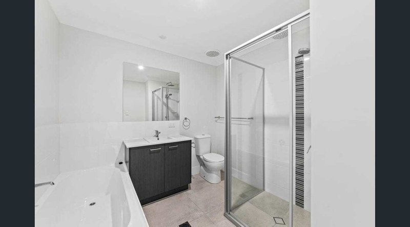 Photo - 9 Lunar Cres , Spring Mountain QLD 4300 - Image 4