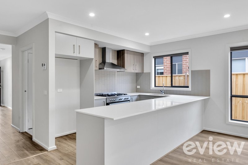 Photo - 9 Lupton Street, Werribee VIC 3030 - Image 4