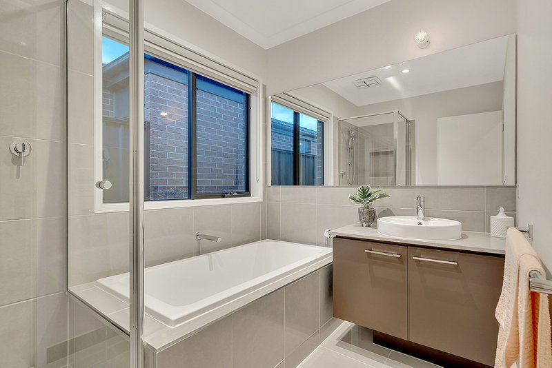 Photo - 9 Lush Drive, Craigieburn VIC 3064 - Image 15