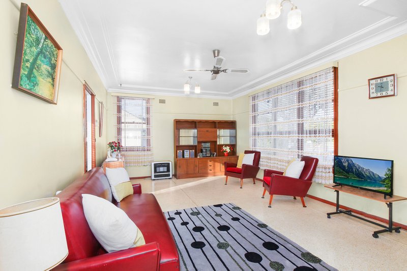 Photo - 9 Macdonald Avenue, Lalor Park NSW 2147 - Image 4