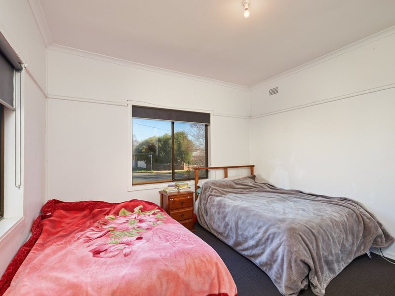 Photo - 9 Macquarie Street, Mount Austin NSW 2650 - Image 5