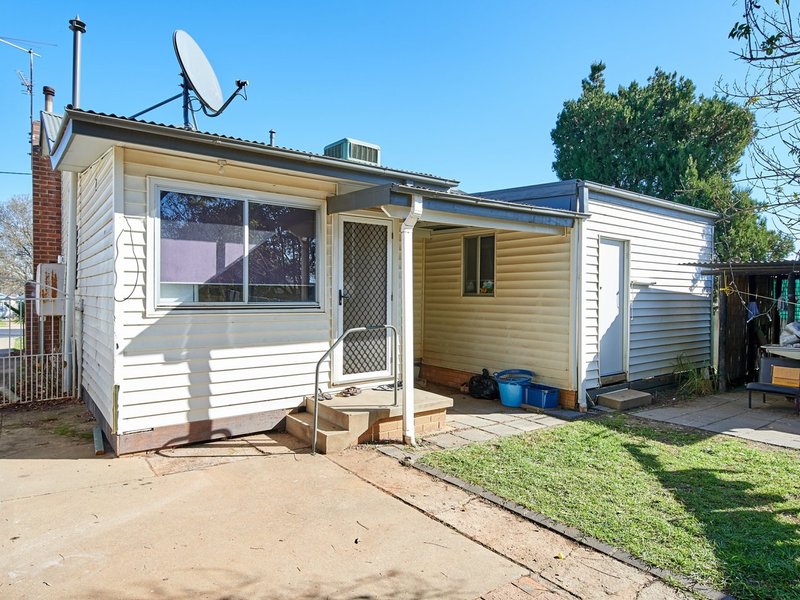 Photo - 9 Macquarie Street, Mount Austin NSW 2650 - Image 8