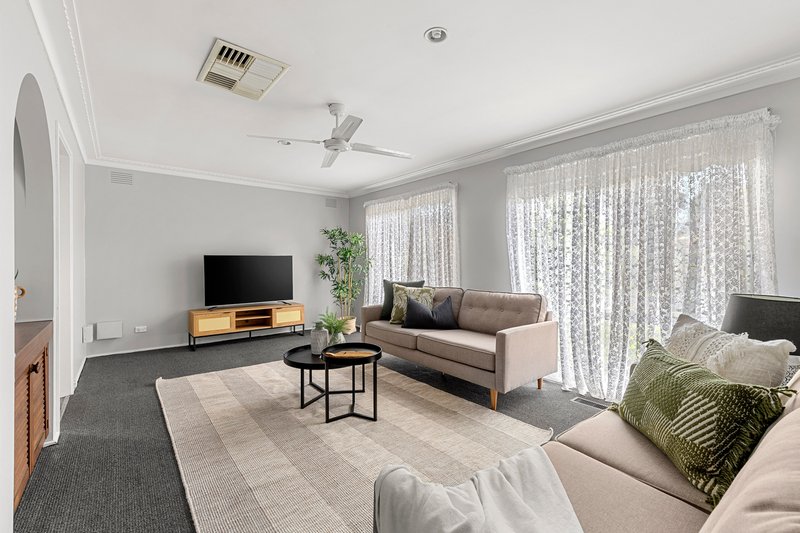 Photo - 9 Madigan Crescent, Mill Park VIC 3082 - Image 4