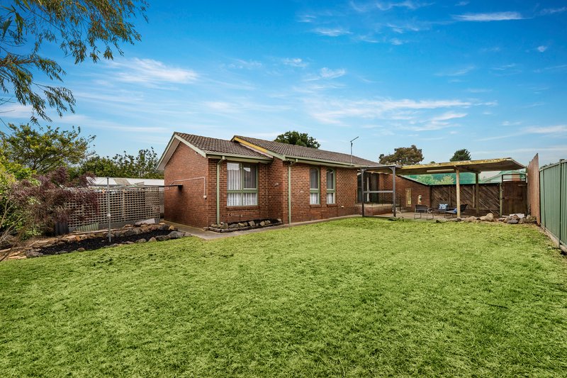 Photo - 9 Madigan Crescent, Mill Park VIC 3082 - Image 9