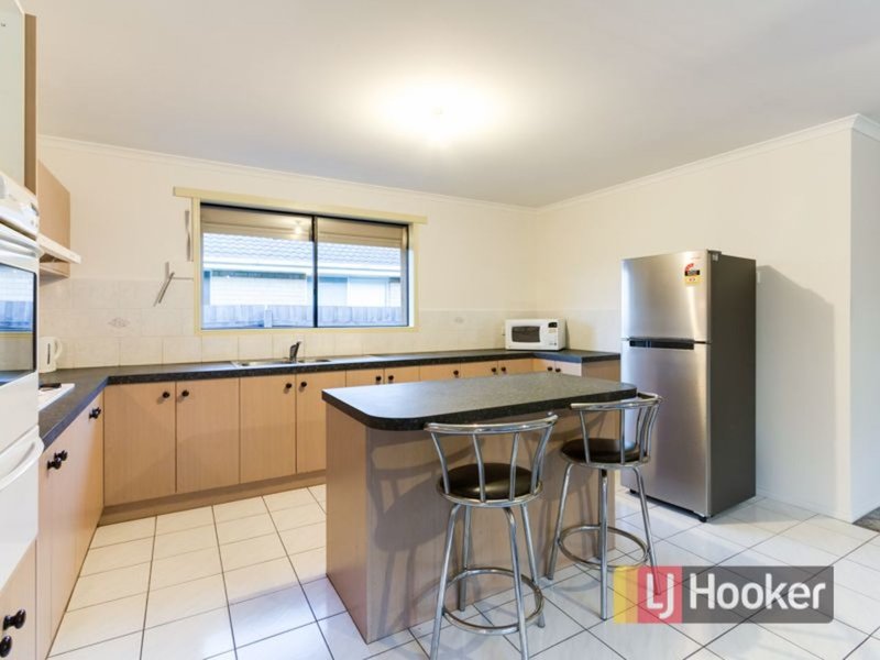 Photo - 9 Mahogany Close, Hampton Park VIC 3976 - Image 8