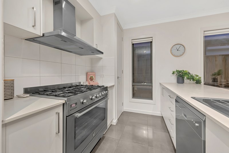 Photo - 9 Malachi Place, Epping VIC 3076 - Image 2