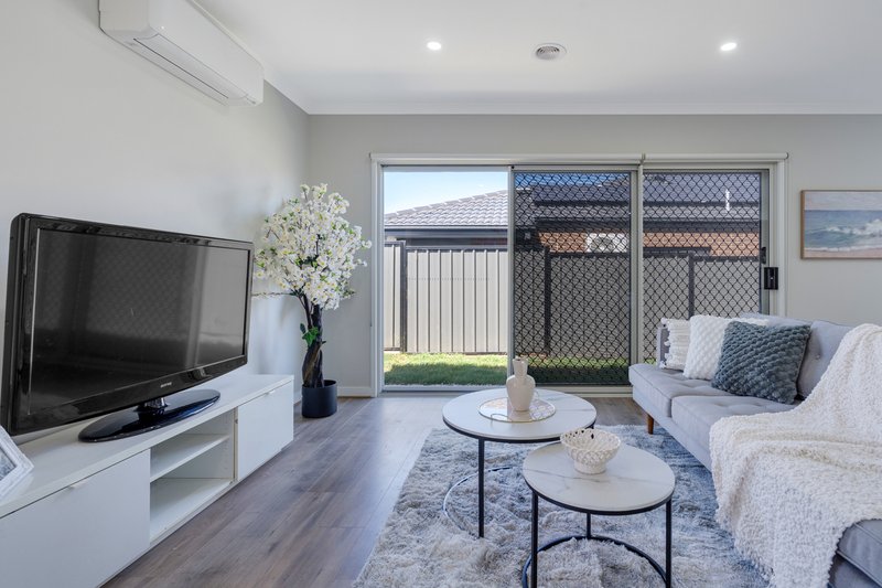 Photo - 9 Malta Road, Craigieburn VIC 3064 - Image 4