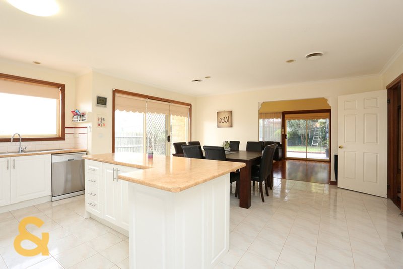 Photo - 9 Manley Avenue, Roxburgh Park VIC 3064 - Image 7