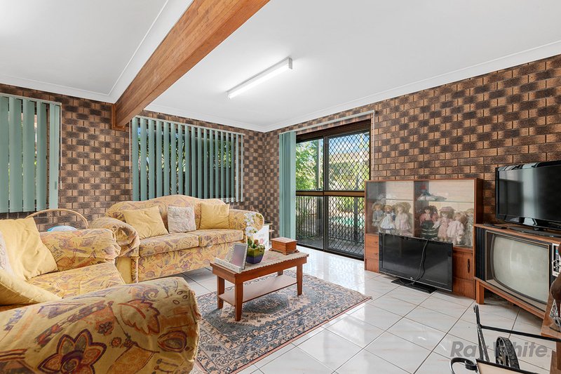 Photo - 9 Mapleleaf Street, Eight Mile Plains QLD 4113 - Image 3