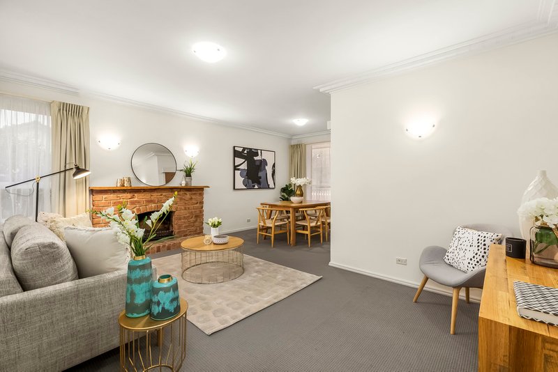 Photo - 9 Margate Crescent, Glen Waverley VIC 3150 - Image 3