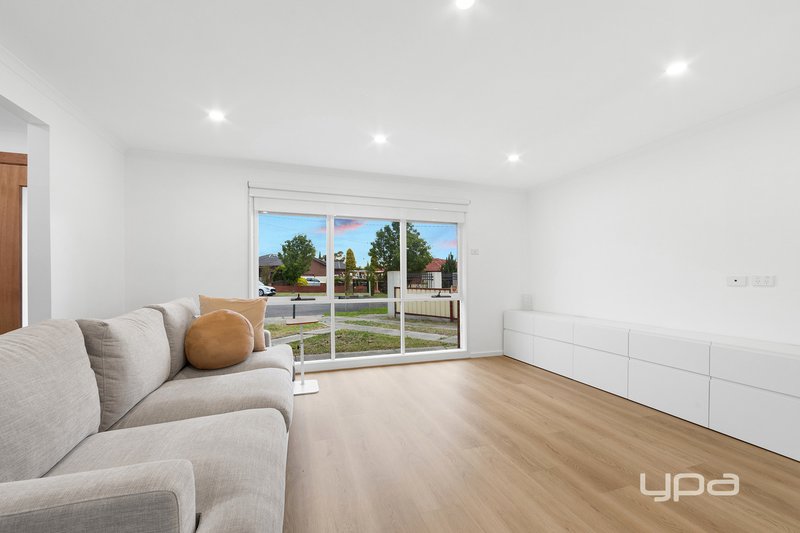 Photo - 9 Maroondah Court, St Albans VIC 3021 - Image 2