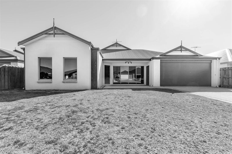 9 Marsdenia Road, Halls Head WA 6210