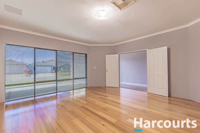 Photo - 9 Marsdenia Road, Halls Head WA 6210 - Image 3