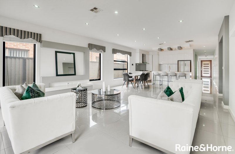 Photo - 9 Massei Close, Roxburgh Park VIC 3064 - Image 3