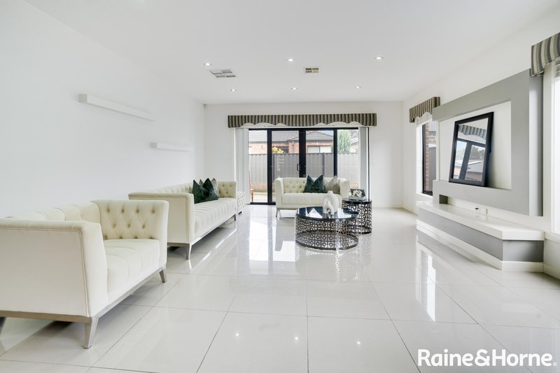 Photo - 9 Massei Close, Roxburgh Park VIC 3064 - Image 5