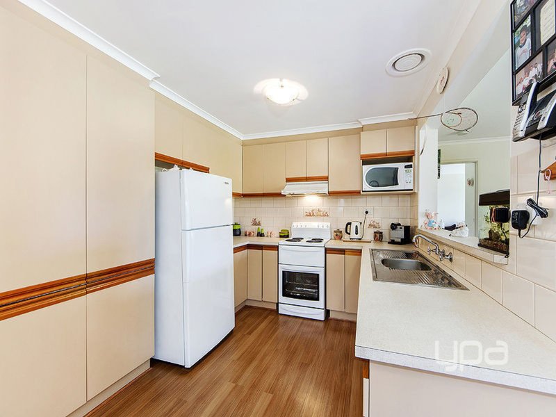 Photo - 9 Mavis Crescent, Kings Park VIC 3021 - Image 4