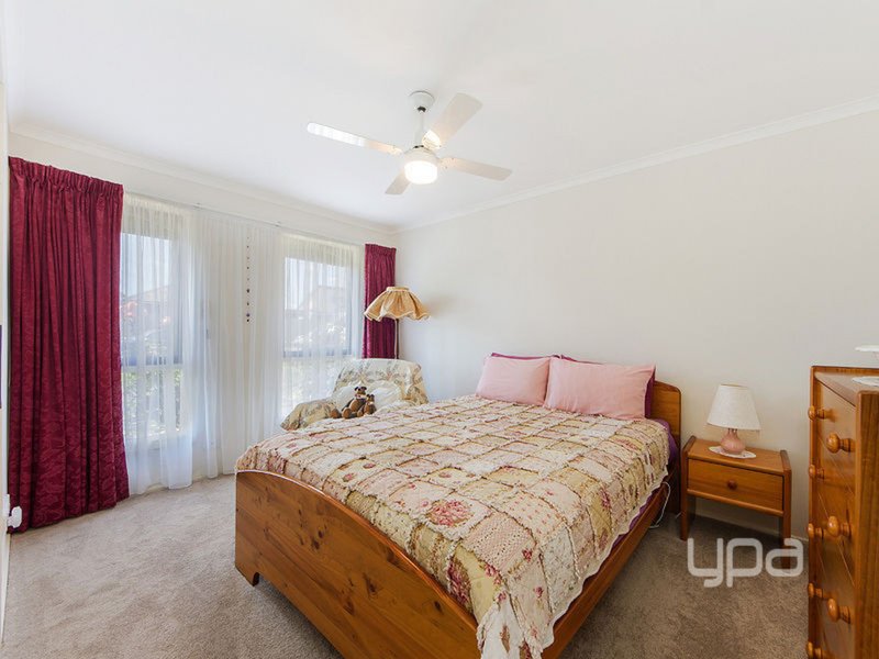 Photo - 9 Mavis Crescent, Kings Park VIC 3021 - Image 5