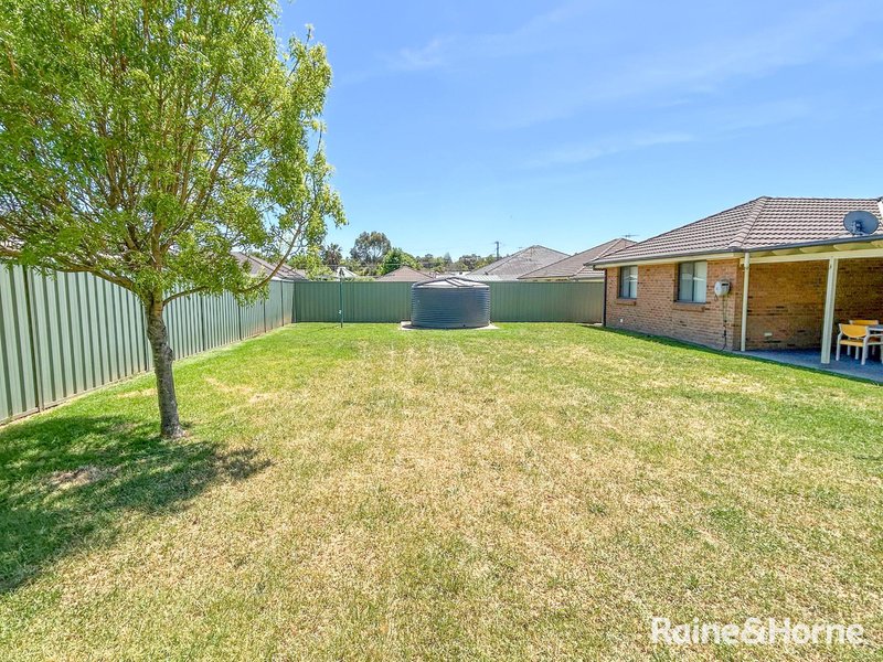 Photo - 9 Mayoh Place, Young NSW 2594 - Image 3