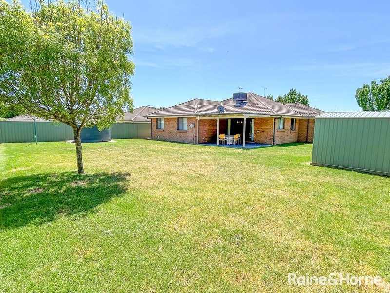 Photo - 9 Mayoh Place, Young NSW 2594 - Image 10