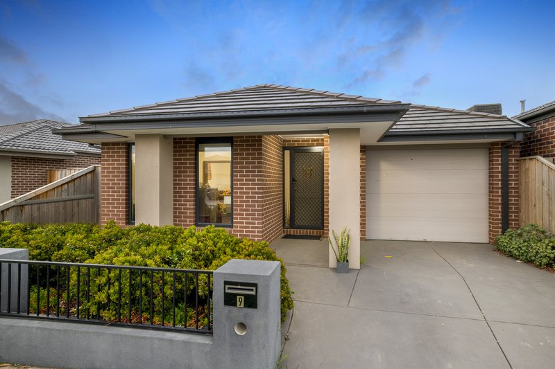 9 Maywood Street, Pakenham VIC 3810