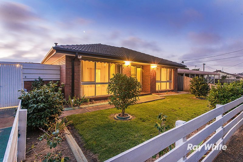 9 Mclaren Avenue, Cranbourne VIC 3977