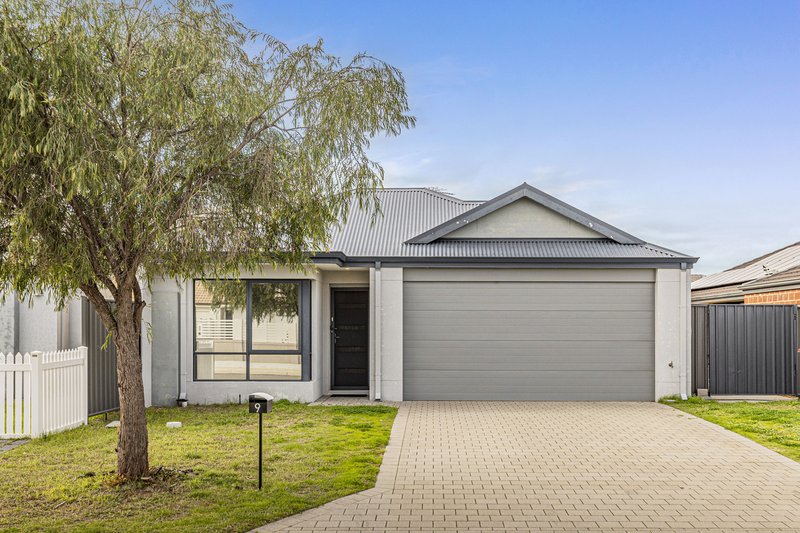 Photo - 9 Mebbin Grove, Yanchep WA 6035 - Image 2