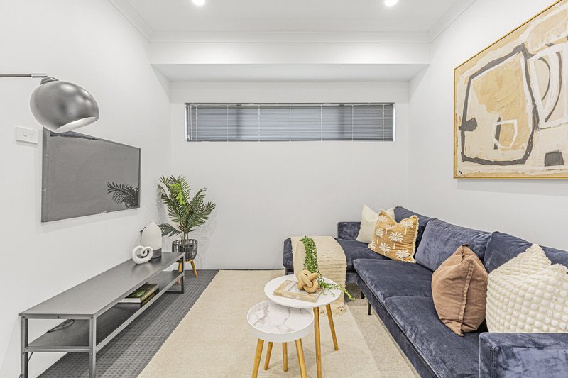 Photo - 9 Mebbin Grove, Yanchep WA 6035 - Image 4