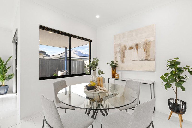 Photo - 9 Mebbin Grove, Yanchep WA 6035 - Image 5