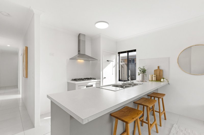 Photo - 9 Mebbin Grove, Yanchep WA 6035 - Image 6