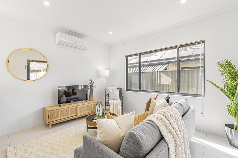 Photo - 9 Mebbin Grove, Yanchep WA 6035 - Image 7
