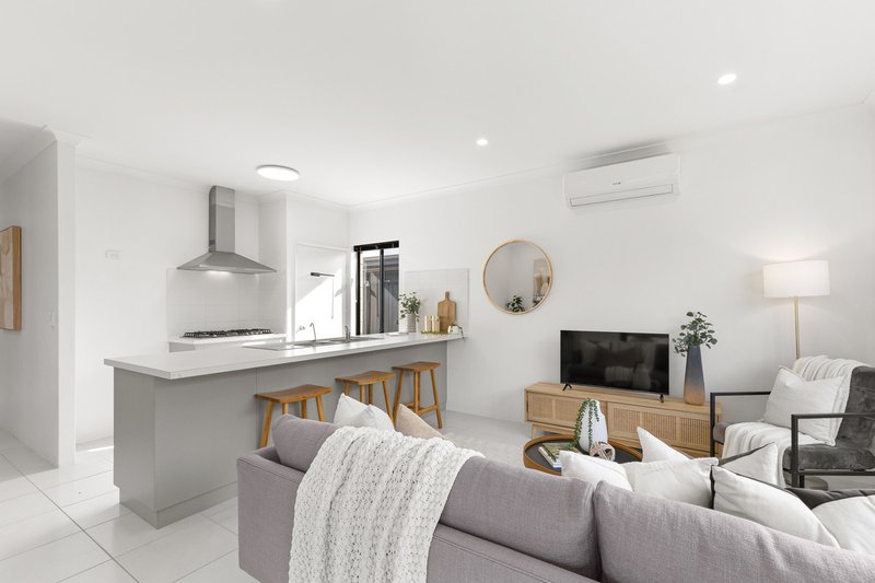 Photo - 9 Mebbin Grove, Yanchep WA 6035 - Image 8