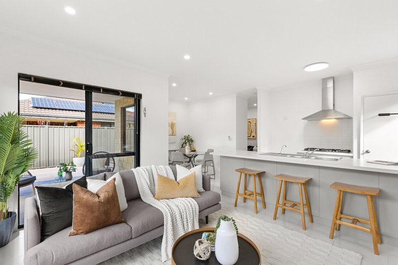 Photo - 9 Mebbin Grove, Yanchep WA 6035 - Image 9
