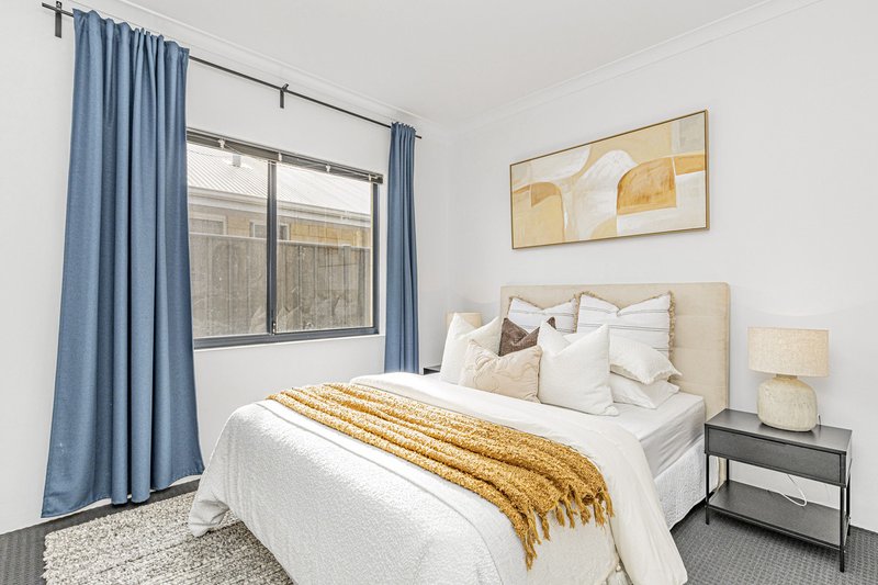 Photo - 9 Mebbin Grove, Yanchep WA 6035 - Image 13
